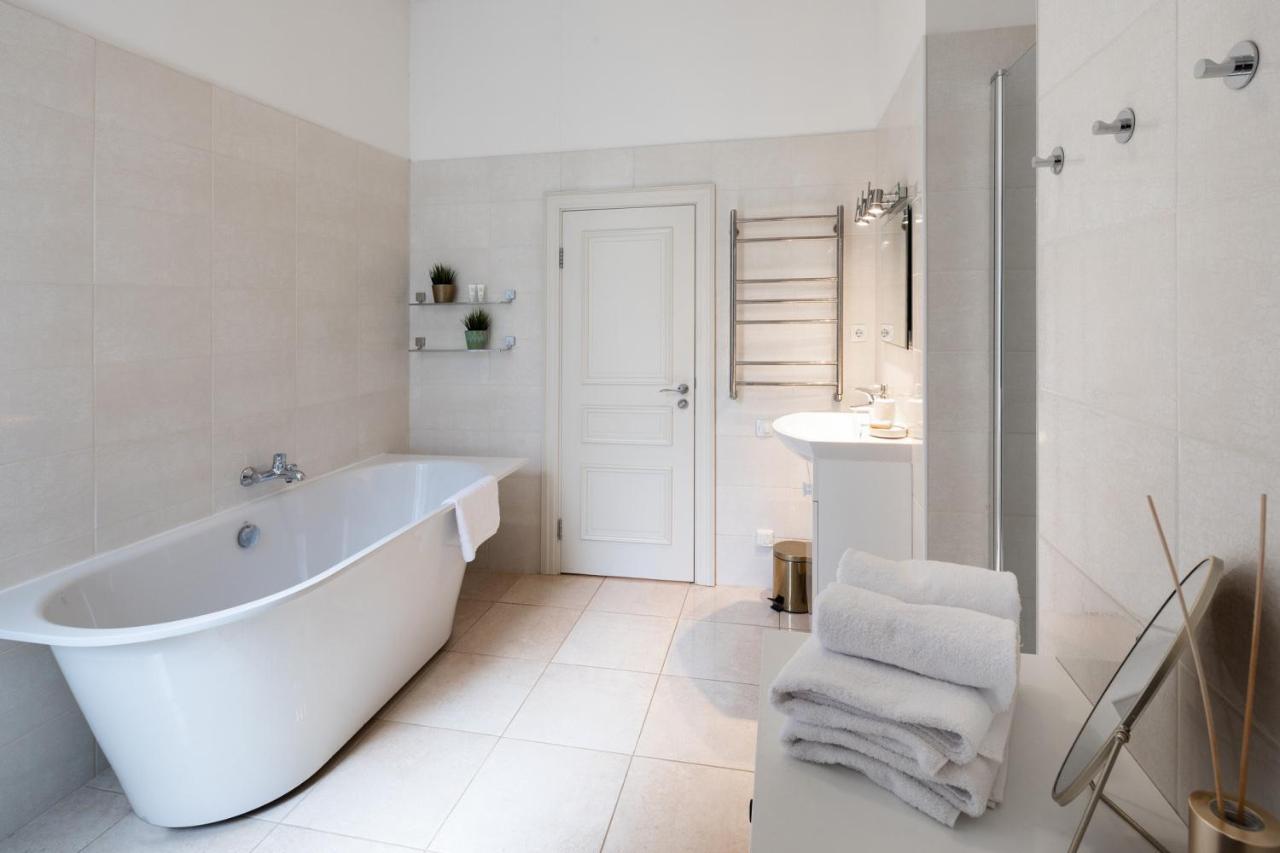 Old Riga Modern And Spacious 2 Bedroom Apartment Bagian luar foto